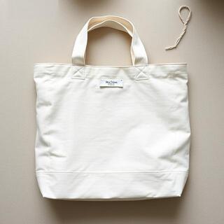 Linen tote kit with straps and lining